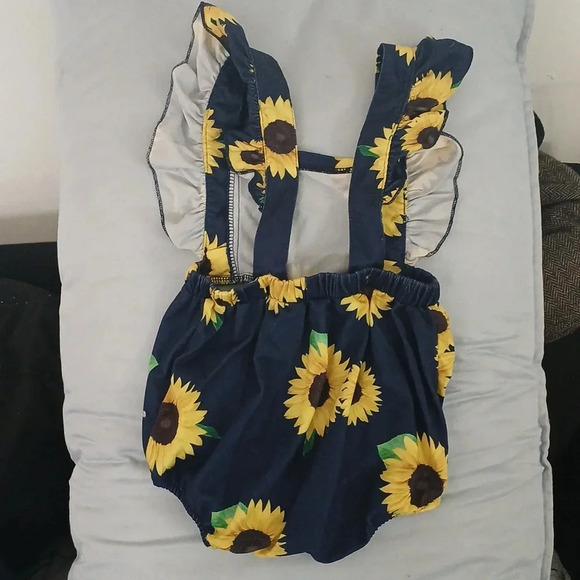 6-9 month daisy dress..worn once..smoke free home..hypoallergenic - Picture 4 of 4